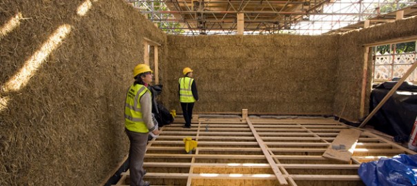 Construir una casa con balas de paja, vivienda sostenible, vivienda bioclimática, casas modulares, casas pasivas, diseños a medida, vivienda llave en mano.